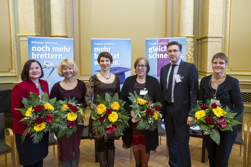 Teilnehmerinnen und Teilnehmer der Podiumsdiskussion