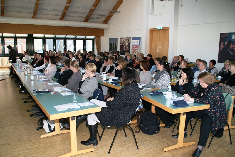 voll besetzter Saal im Roncallihaus in Magdeburg