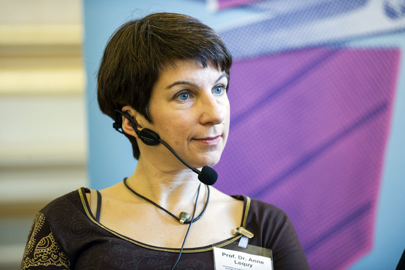 Prof. Dr. Anne Lequy in der Podiumsdiskussion