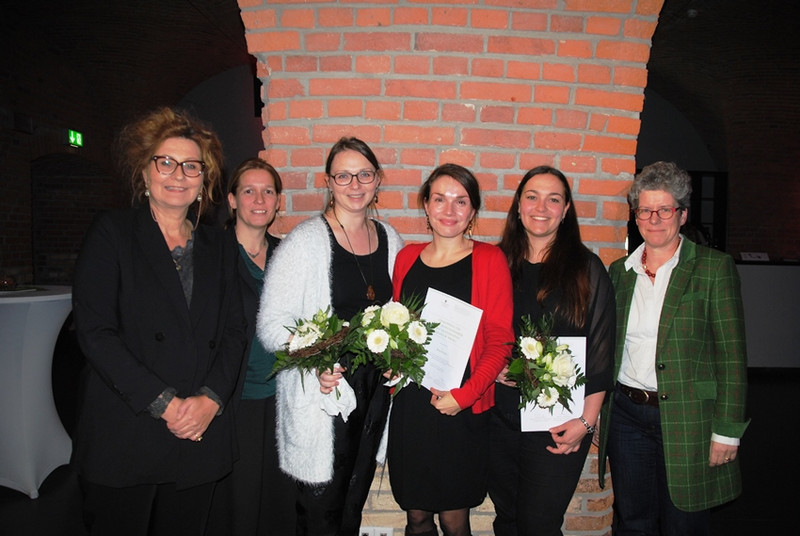 Prof. Eva Labouvie (Otto-von-Guericke-Universität, Michaela Frohberg (Koordinierungsstelle für Frauen- und Geschlechterforschung, Preisträgerinnen Silke  Kassebaum, Romy Klimke und Julia Berretz, Frau Ministerin Keding